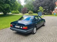 Gebraucht Mercedes E230 132 PS (97 kW) 1989 Blau Limousine