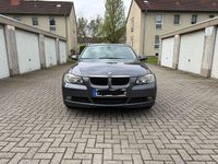 Gebraucht BMW 318 129 PS (94 kW) 2006 Grau Limousine