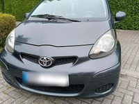 Gebraucht Toyota Aygo 68 PS (50 kW) 2011 Grau Kleinwagen
