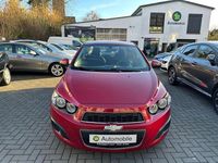 Gebraucht Chevrolet Aveo LT 101 PS (74 kW) 2013 Rot Limousine