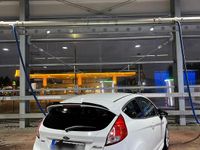 Gebraucht Ford Fiesta 95 PS (69 kW) 2013 Weiß Kleinwagen