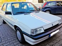 Używany Renault R9 60 KM (44 kW) 1987 Biały Sedan/Limuzyna