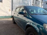 Gebraucht Opel Astra 2010 Grün Kleinwagen