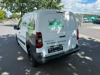 Gebraucht Peugeot Partner Premium 75 PS (55 kW) 2018 Weiß Van / Kleinbus