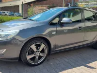 Gebraucht Opel Astra Sport 110 PS (80 kW) 2013 Grau Limousine