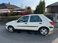Gebraucht Ford Fiesta Futura 60 PS (44 kW) 2000 Weiß Kleinwagen