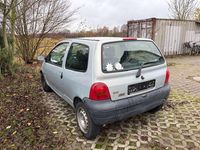 Second-hand Renault Twingo 58 CP (42 kW) 2001 Gri Hatchback