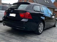 Gebraucht BMW 318 143 PS (105 kW) 2012 Schwarz Kombi