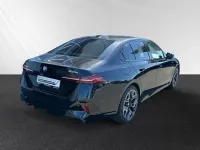 Gebraucht BMW 520 M Sport 197 PS (144 kW) 2025 Saphirschwarz metallic Limousine