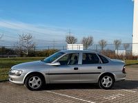 Gebraucht Opel Vectra 100 PS (73 kW) 1998 Silber Limousine