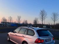 Gebraucht BMW 318 143 PS (105 kW) 2009 Silber Kombi