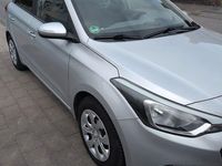 Gebraucht Hyundai i20 75 PS (55 kW) 2017 Silber Limousine