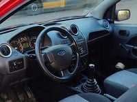 Gebraucht Ford Fiesta 68 PS (50 kW) 2006 Rot Kleinwagen