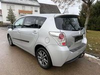 Gebraucht Toyota Verso Life 124 PS (91 kW) 2013 Silver metallic Van / Kleinbus
