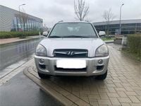 Gebraucht Hyundai Tucson 141 PS (103 kW) 2010 Silber SUV