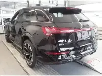 Gebraucht Audi SQ8 e-tron Ambiente 369 kW (503 PS) 2024 Mythosschwarz metallic SUV
