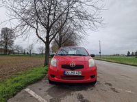 Gebraucht Toyota Yaris 69 PS (50 kW) 2006 Rot Limousine