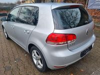 Gebraucht VW Golf VI Style 105 PS (77 kW) 2011 Reflexsilber metallic Kleinwagen
