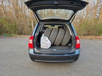 Gebraucht Kia Carens 140 PS (102 kW) 2007 Grau Van / Kleinbus