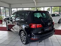 Gebraucht VW Golf Sportsvan Sound 125 PS (91 kW) 2018 Schwarz Van / Kleinbus