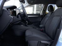 Gebraucht VW Golf VIII Life 116 PS (85 kW) 2025 Crystal ice blue (blau) Limousine