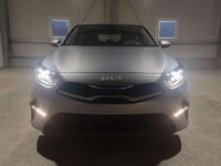 Neu Kia Ceed 101 PS (74 kW) 2025 Lunargrau metallic Kleinwagen