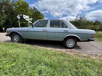 Gebraucht Mercedes E230 136 PS (100 kW) 1984 Blau Limousine