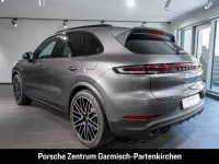 Gebraucht Porsche Cayenne 470 PS (345 kW) 2024 Quarzitgrau SUV