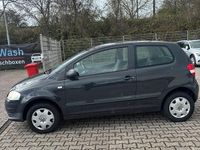 Usado VW Fox 54 HP (39 kW) 2005 Cinzento Citadino