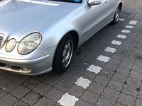 Gebraucht Mercedes E220 Classic 150 PS (110 kW) 2002 Silber Limousine