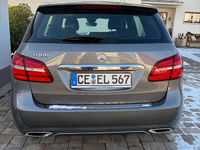 Gebraucht Mercedes B180 122 PS (89 kW) 2015 Grau Van / Kleinbus