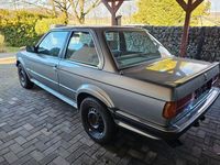 Gebraucht BMW 325 171 PS (125 kW) 1987 Silber Coupé