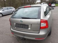 Gebraucht Skoda Octavia Elegance 105 PS (77 kW) 2013 Braun Kombi