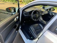 Gebraucht Lexus CT200h Dynamic Line 136 PS (100 kW) 2011 Weiß Limousine