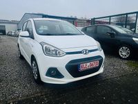 Gebraucht Hyundai i10 Trend 69 PS (50 kW) 2016 Weiß Kleinwagen