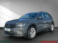 Gebraucht VW Tiguan Life 131 PS (96 kW) 2021 Delfingrau metallic (metallic) SUV