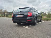 Używany Skoda Superb Elegance 140 KM (102 kW) 2012 Czarny Kombi