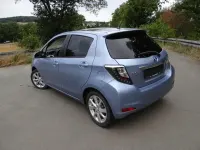 Gebraucht Toyota Yaris Hybrid 101 PS (74 kW) 2013 Blau Limousine