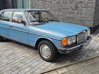 Gebraucht Mercedes E230 136 PS (100 kW) 1982 Blau Limousine