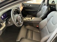 Neu Volvo V60 Plus 387 PS (284 kW) 2026 Schwarz Kombi