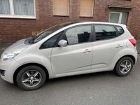 Używany Kia Venga Vision 90 KM (66 kW) 2010 Beżowy Hatchback
