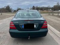 Gebraucht Mercedes E220 Classic 150 PS (110 kW) 2002 Grün Limousine