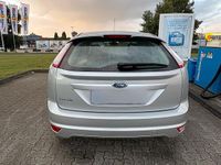 Gebraucht Ford Focus 115 PS (84 kW) 2009 Silber Limousine