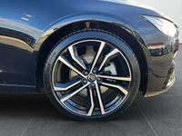 Gebraucht Volvo V90 Ultimate 235 PS (172 kW) 2022 Onyx black (metallic) Kombi