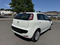 Gebraucht Fiat Punto 77 PS (56 kW) 2011 Bianco divino/zenit/ghiaccio/g Kleinwagen