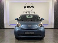 Gebraucht Toyota iQ Basis 68 PS (50 kW) 2011 Blau Kleinwagen