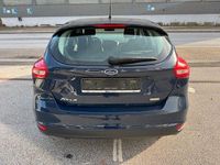 Gebraucht Ford Focus Ambiente 101 PS (74 kW) 2016 Blau Limousine