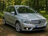 Gebraucht Mercedes B180 122 PS (89 kW) 2012 Silber Van / Kleinbus