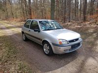 Używany Ford Fiesta 59 KM (43 kW) 2002 Srebrny Hatchback