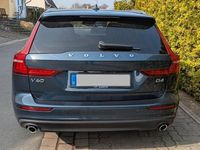 Gebraucht Volvo V60 190 PS (139 kW) 2018 Blau Kombi